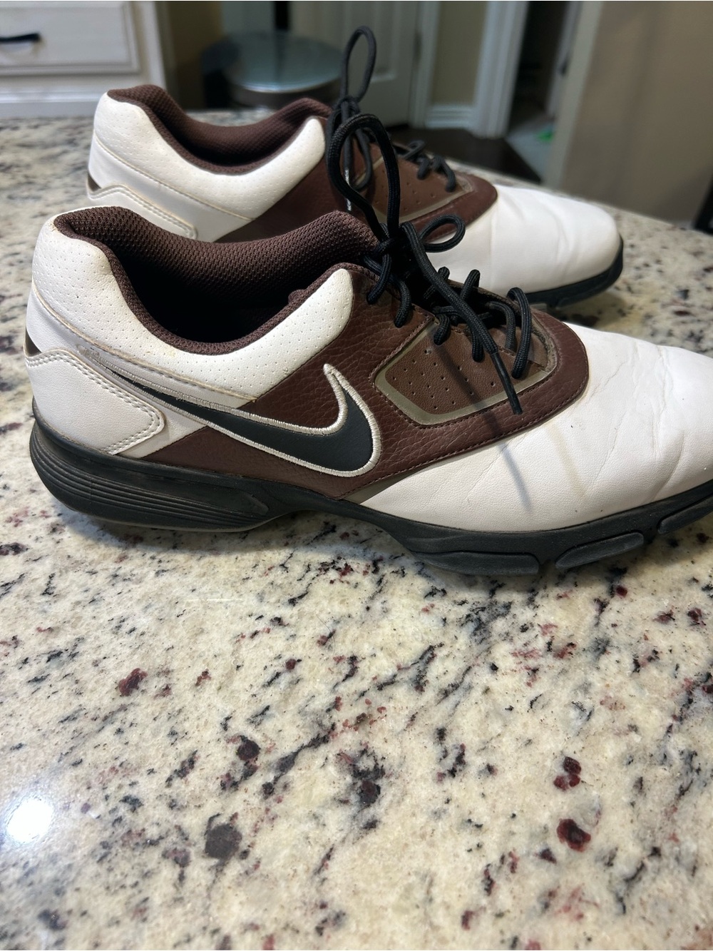 Nike Men’s White and Brown Golf Shoes 8.5